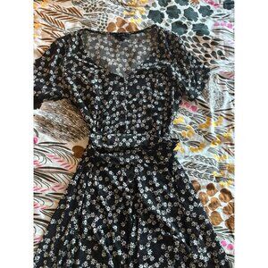 Cute snatched forever 21 mini flower dress